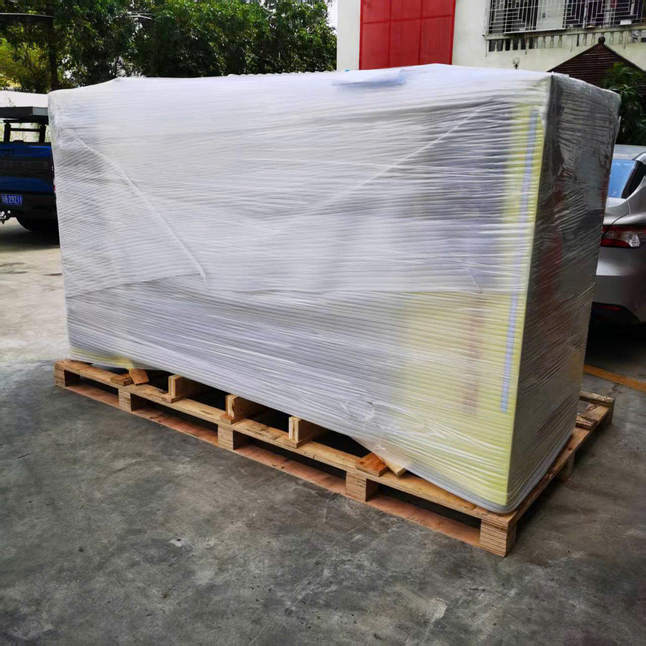 Giao máy cắt băng keo cho khách hàng của HUAITE
